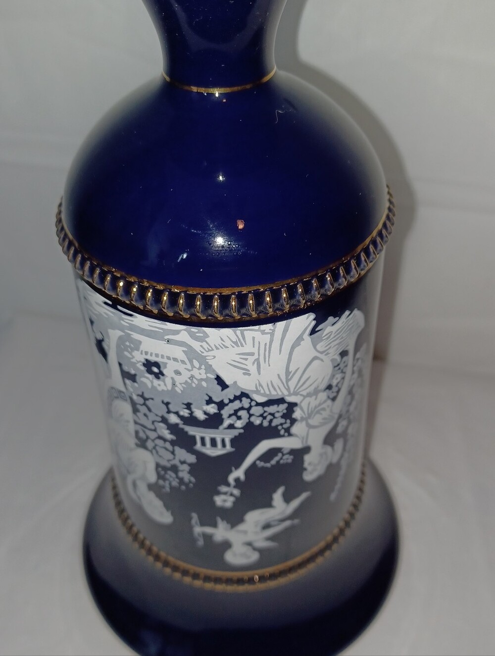Vintage Hand Made Florentine Italy Blue Classical Vase with White Cameo Motif - Picture 5 of 16